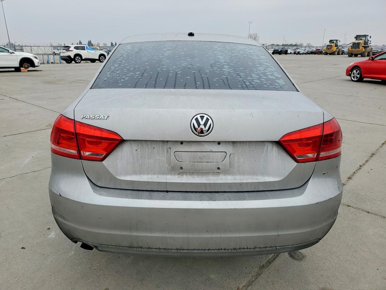 2013 Volkswagen Passat S - Фото 6