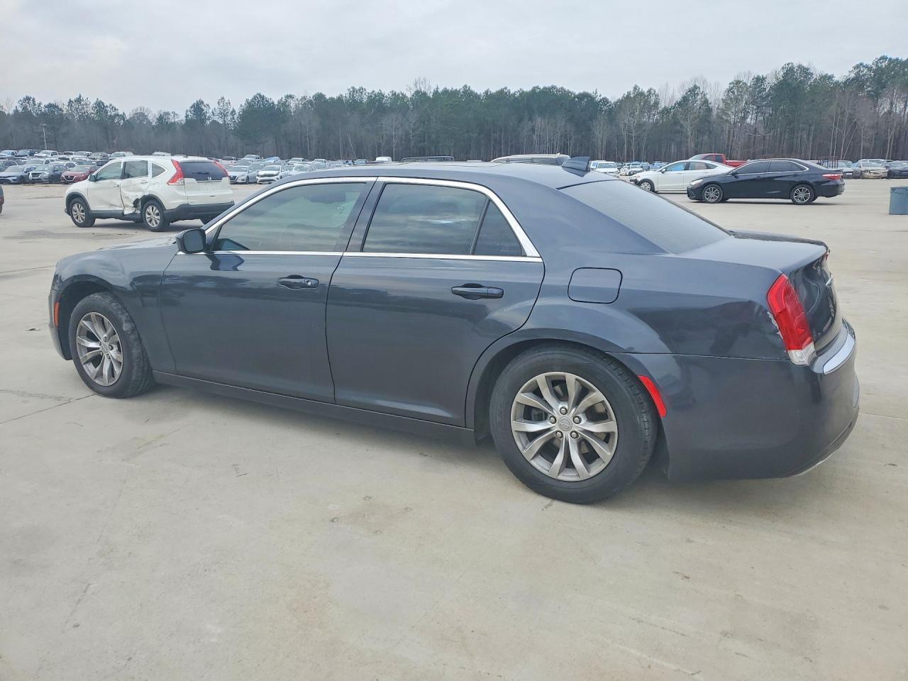 2016 Chrysler 300 - Фото 2
