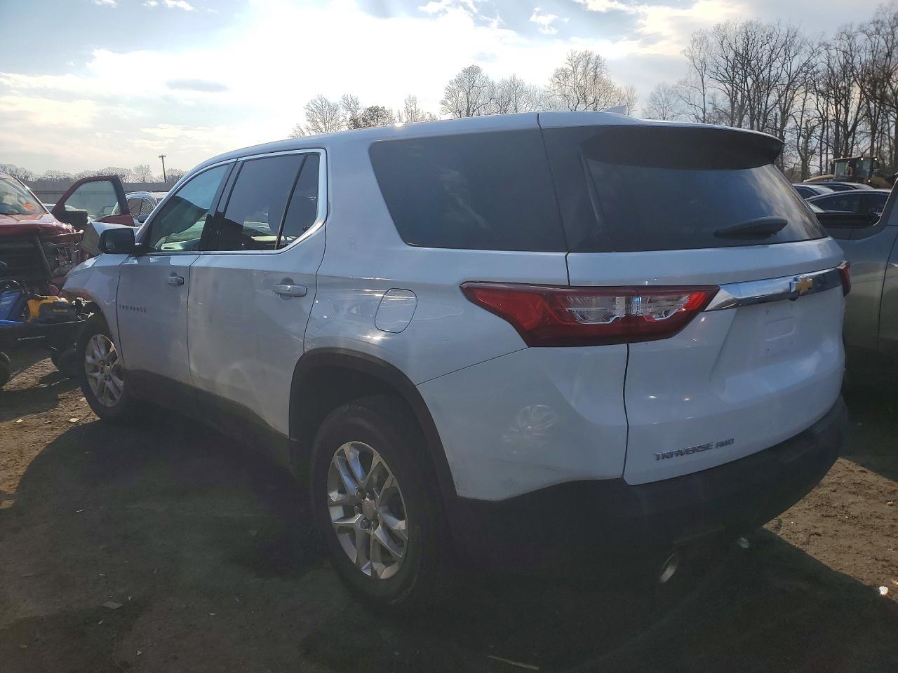 2019 Chevrolet Traverse Ls - Image 2