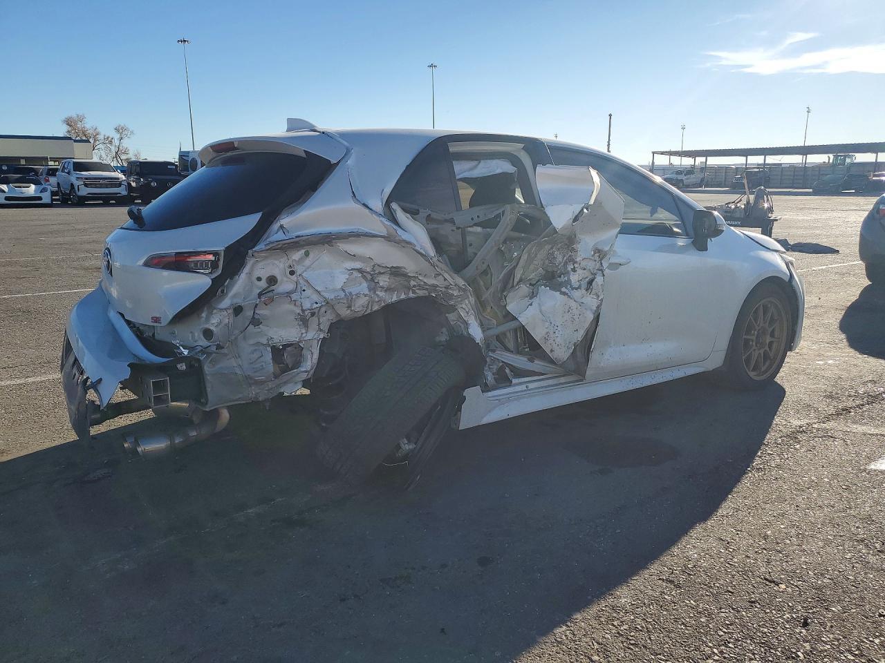 2021 Toyota Corolla Hatchback Se - Фото 3
