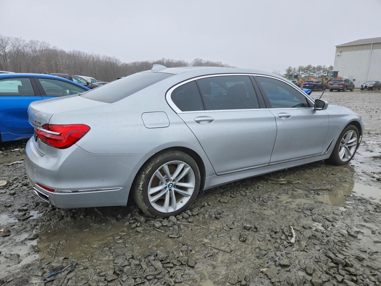 2016 BMW 750 Xi - Image 3