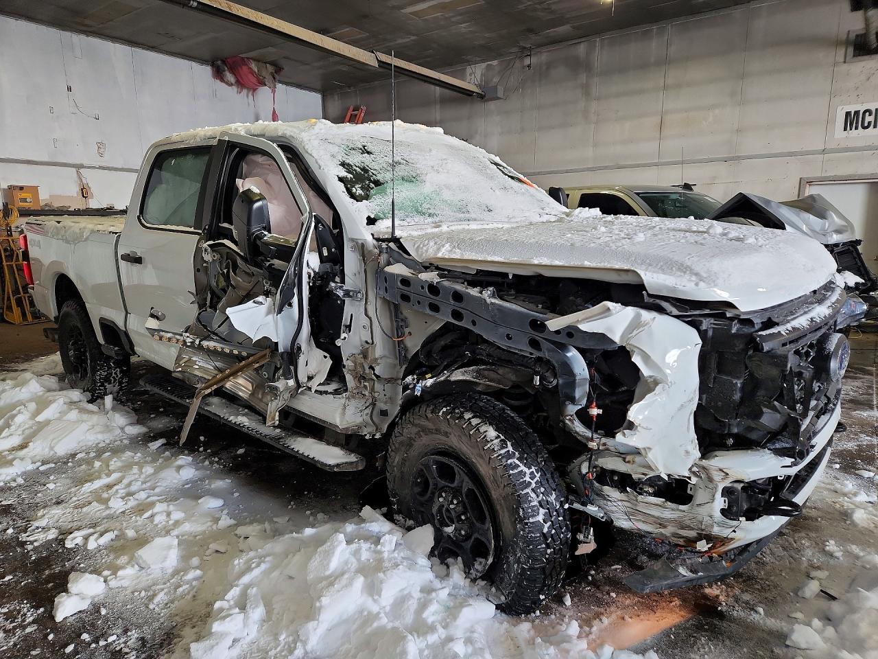 2024 Ford F350 Super Duty - Фото 4
