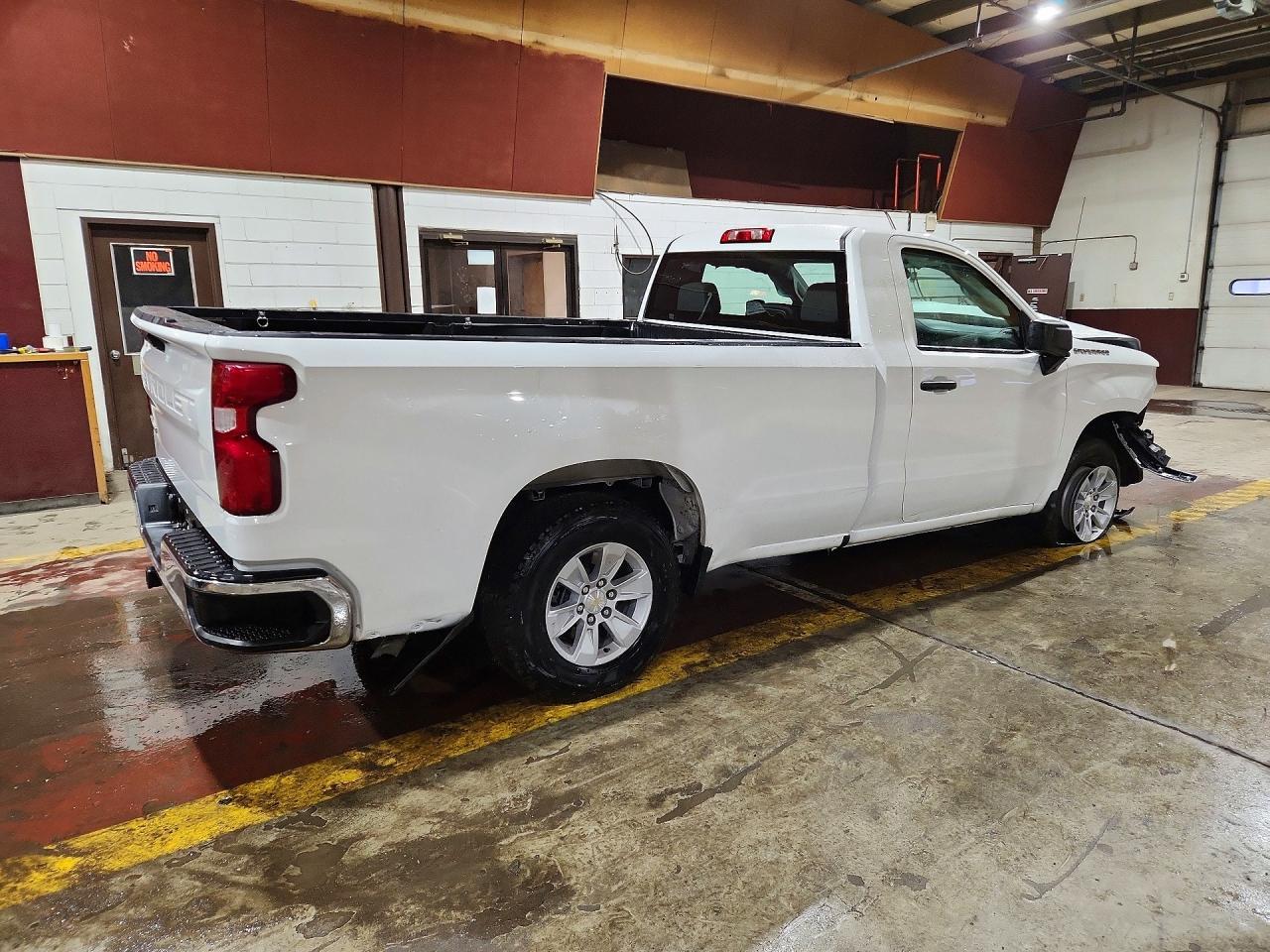 2024 Chevrolet Silverado C1500 - Фото 3