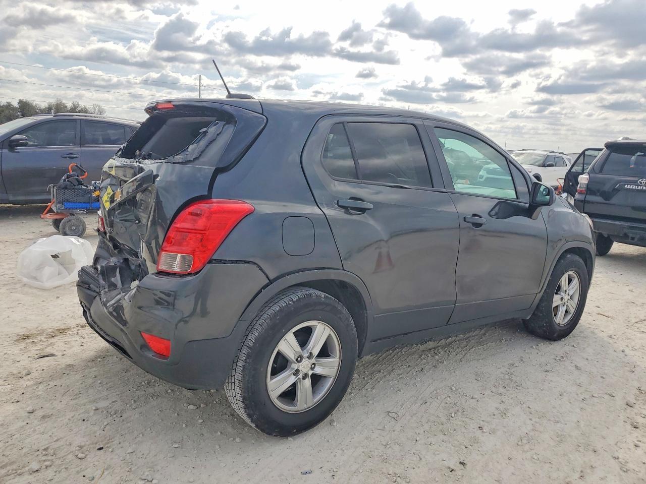 2020 Chevrolet Trax Ls - Фото 3