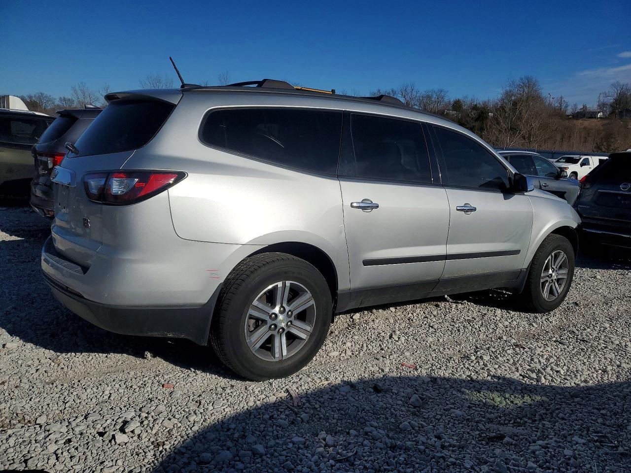 2017 Chevrolet Traverse Ls - Фото 3
