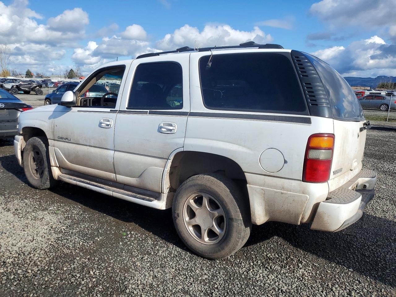 2003 GMC Yukon Denali - Фото 2