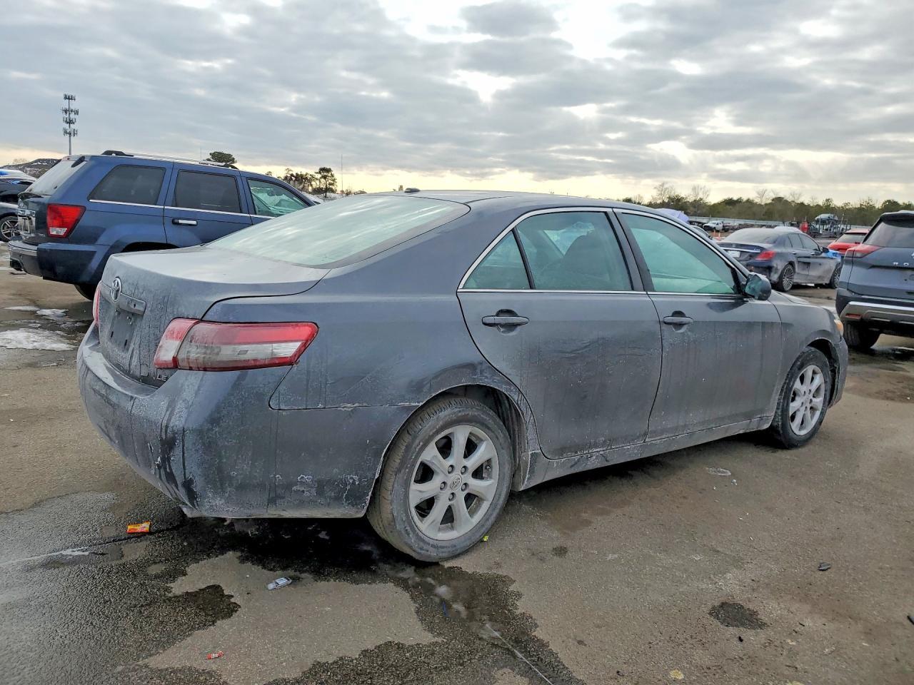 2011 Toyota Camry Base - Фото 3