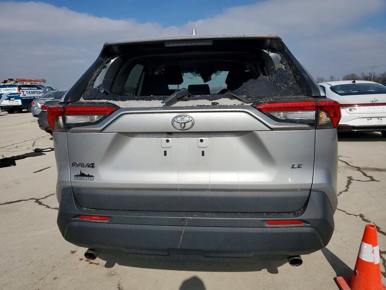 2022 Toyota Rav4 Le - Фото 6