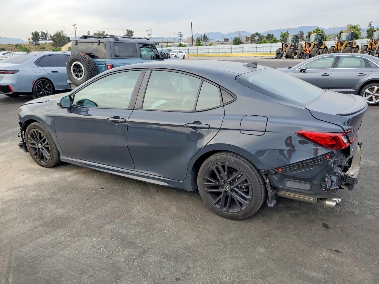 2025 Toyota Camry Se - Фото 2