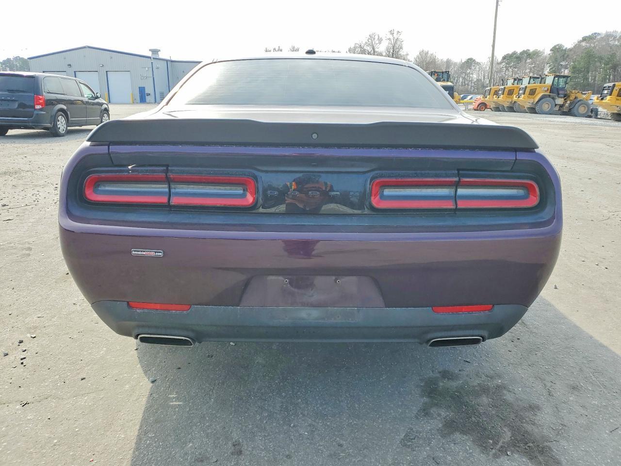 2022 Dodge Challenger Sxt - Image 6