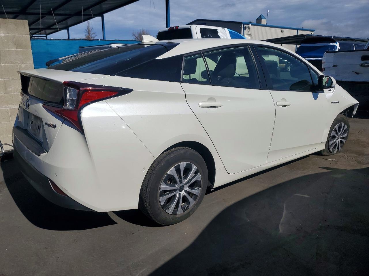2020 Toyota Prius Le Awd-E - Image 3