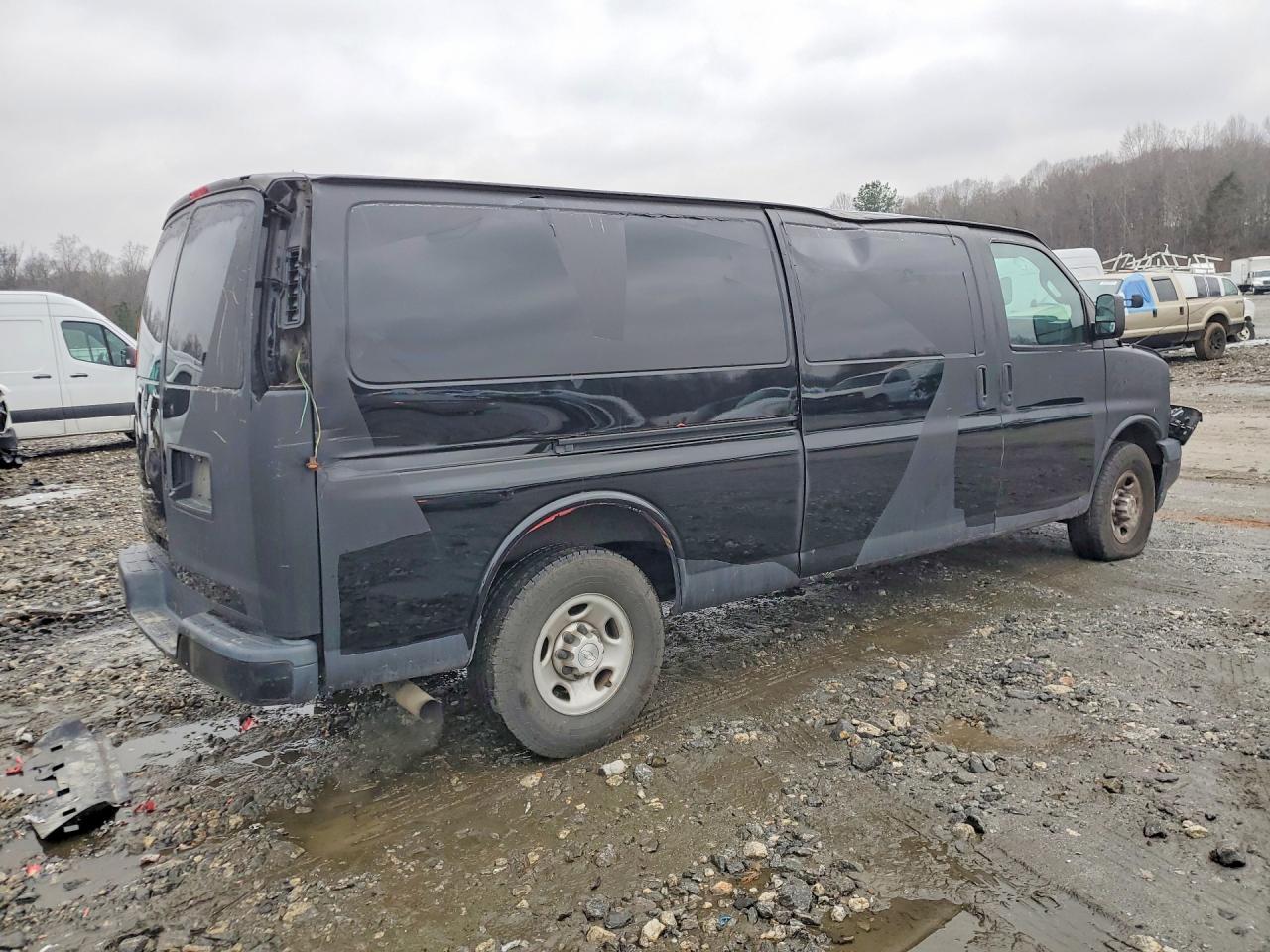 2019 Chevrolet Express 2500 Delivery Van - Image 3