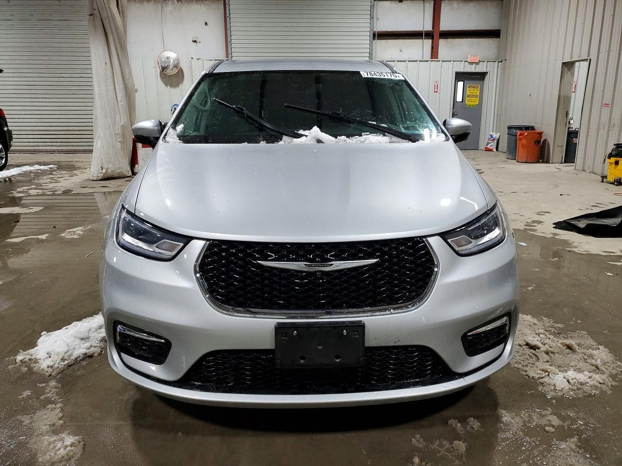 2023 Chrysler Pacifica Hybrid Touring L - Image 5