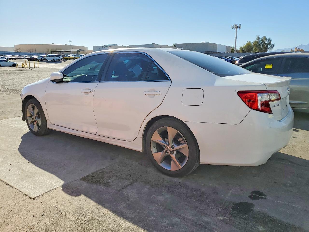 2014 Toyota Camry L - Фото 2