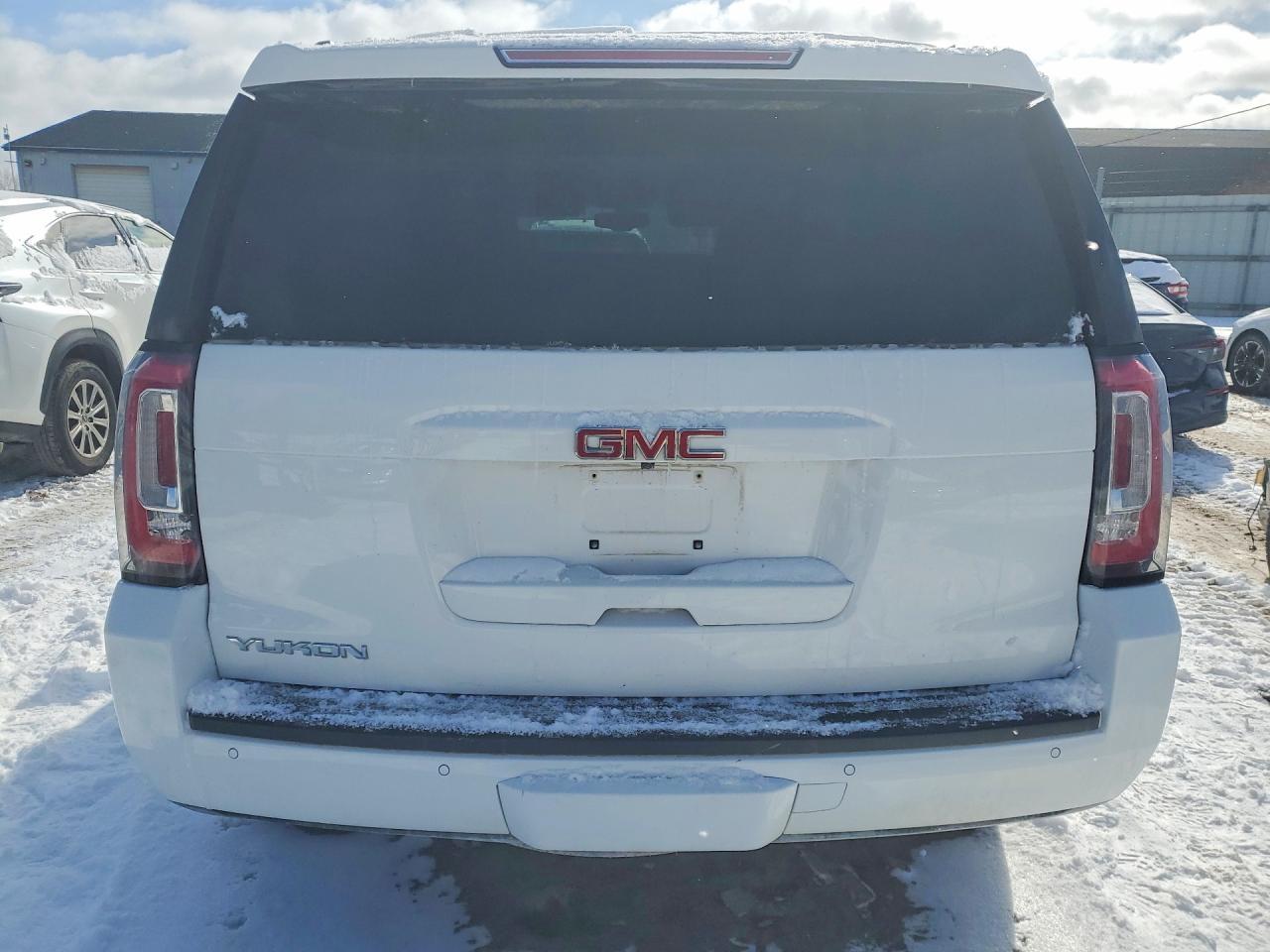 2017 GMC Yukon Sle - Image 6