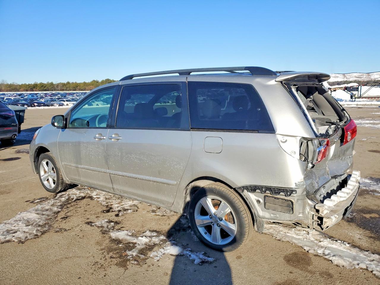 2007 Toyota Sienna Ce - Image 2