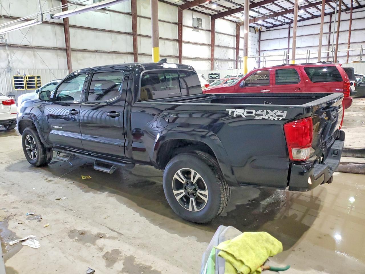 2017 Toyota Tacoma Double Cab - Фото 2