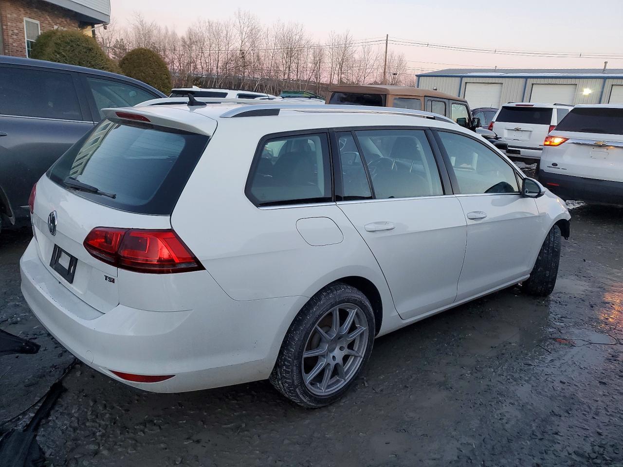 2015 Volkswagen Golf Sportwagen S - Image 3