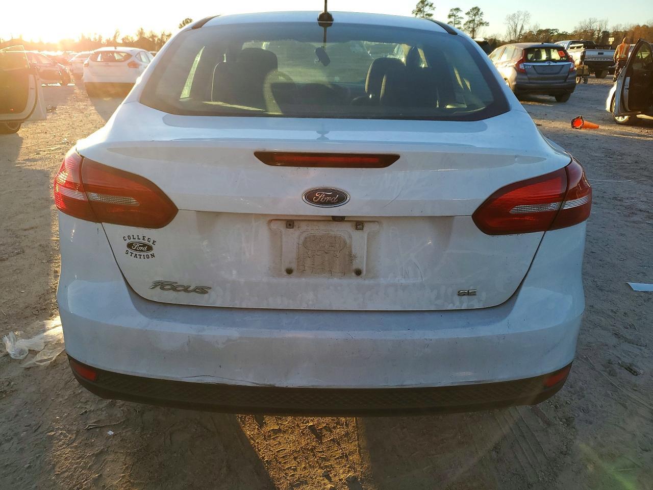 2017 Ford Focus Se - Image 6