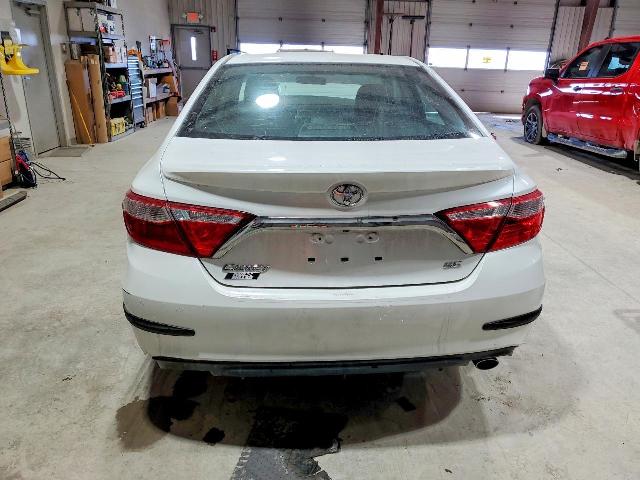 2017 Toyota Camry Se - Фото 6