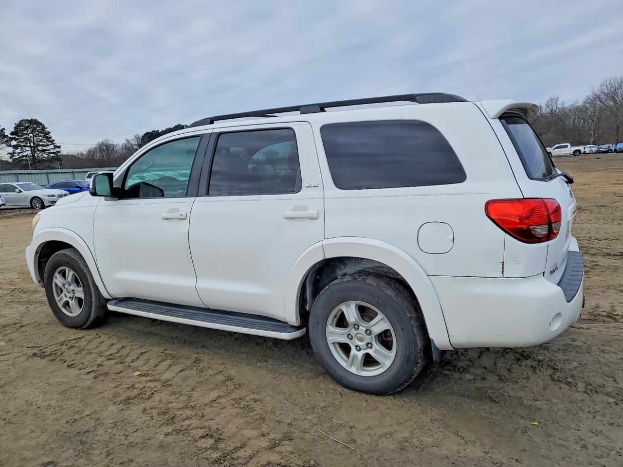 2010 Toyota Sequoia Sr5 - Фото 2