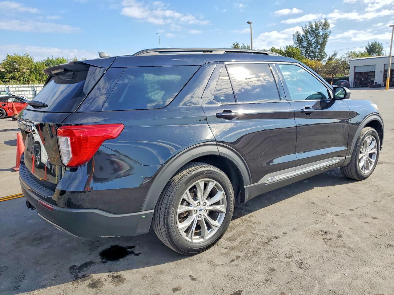 2024 Ford Explorer Xlt - Фото 3