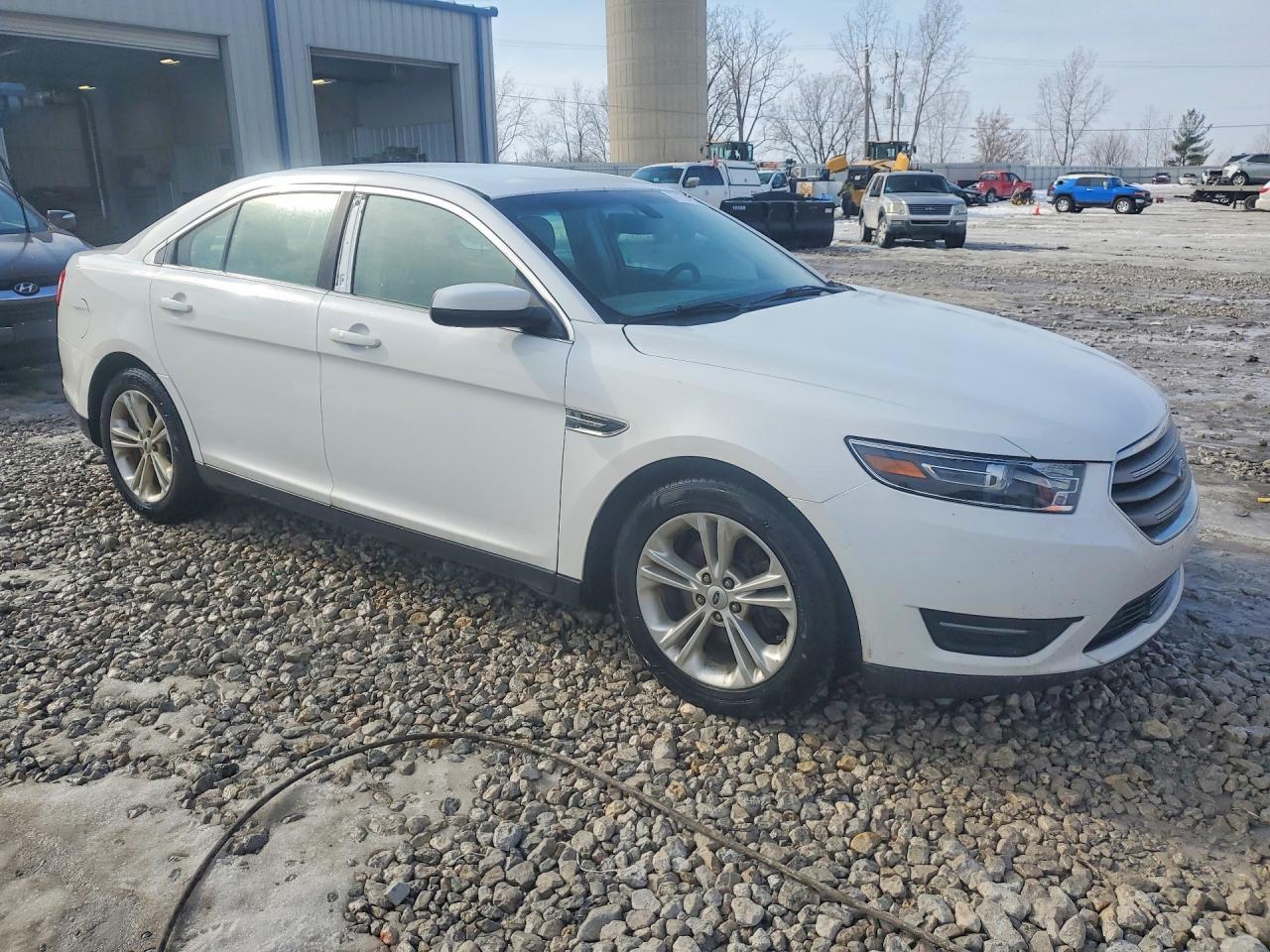 2017 Ford Taurus Sel - Фото 4