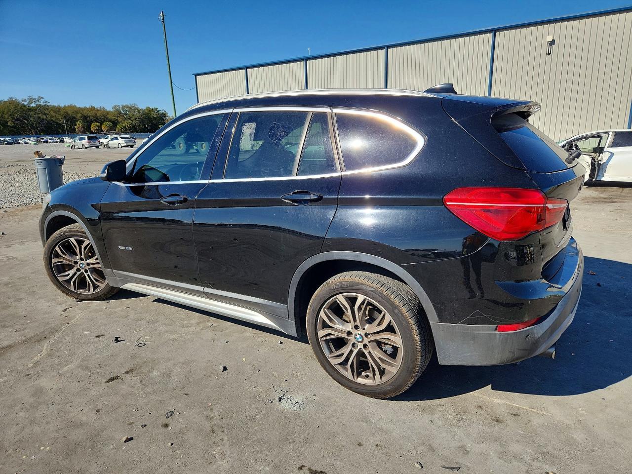 2017 BMW X1 xDrive28I - Фото 2
