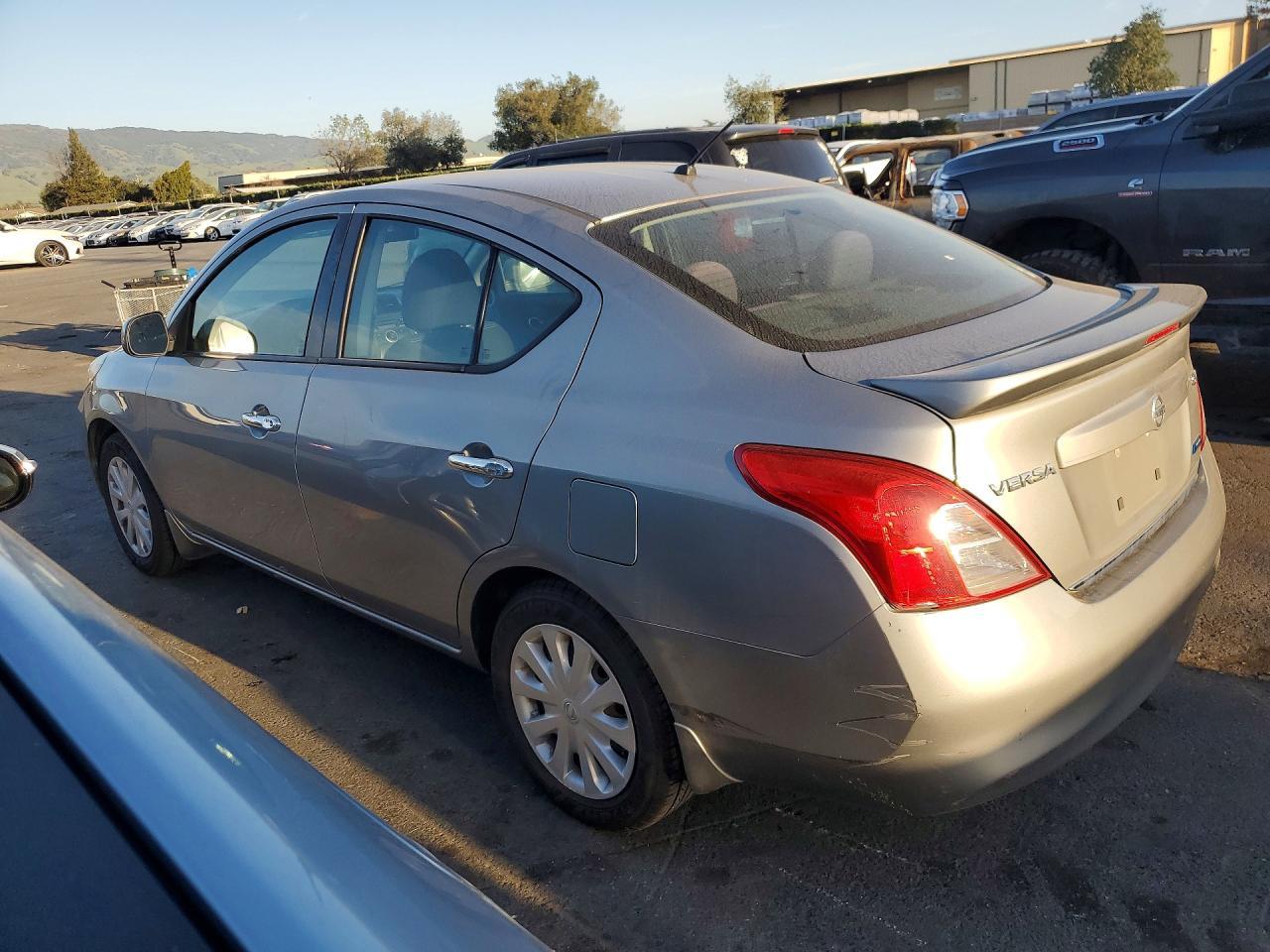 2014 Nissan Versa S - Фото 2