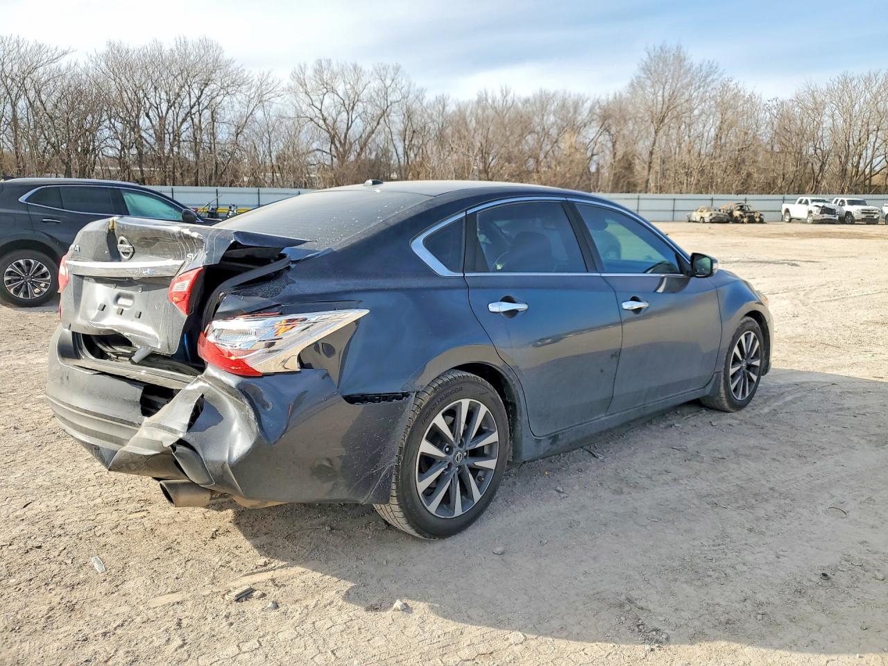 2016 Nissan Altima 2.5 - Фото 3