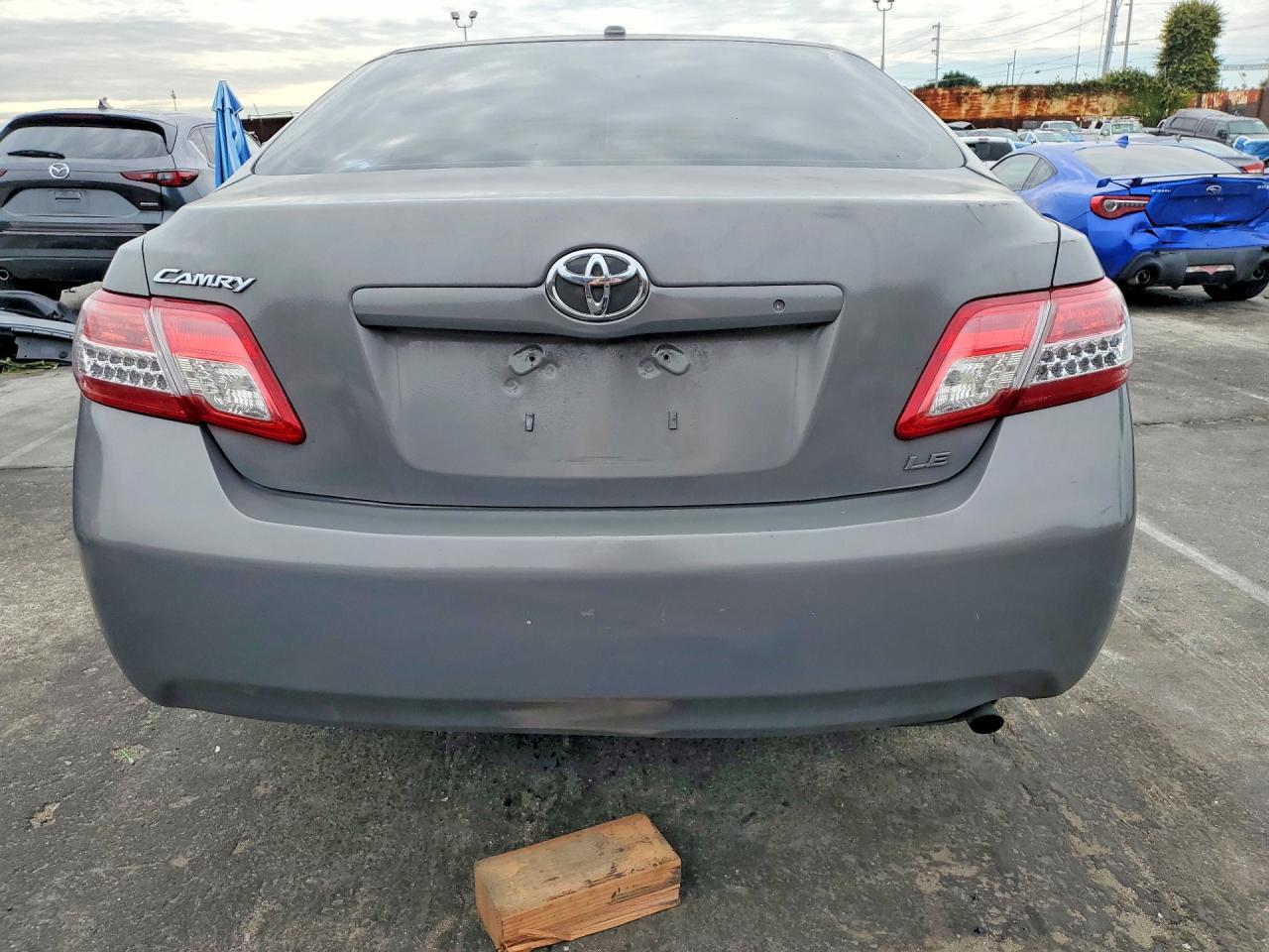 2011 Toyota Camry Le - Фото 6