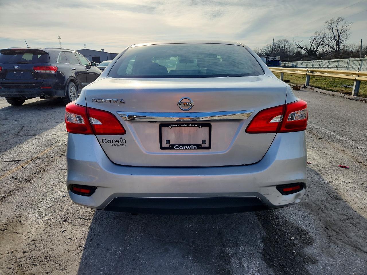 2018 Nissan Sentra S - Фото 6