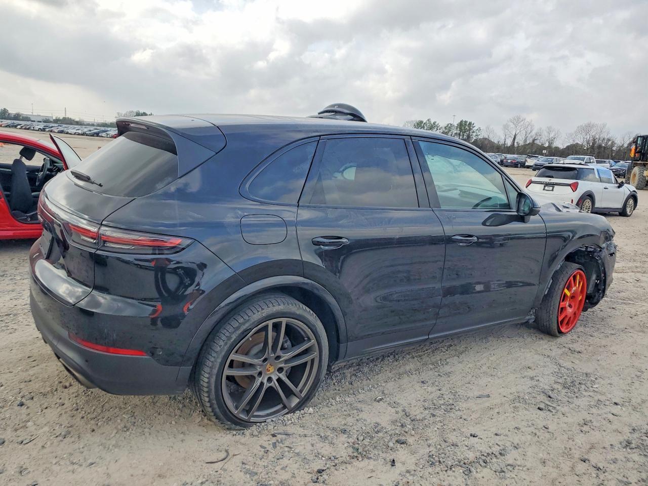 2022 Porsche Cayenne - Image 3