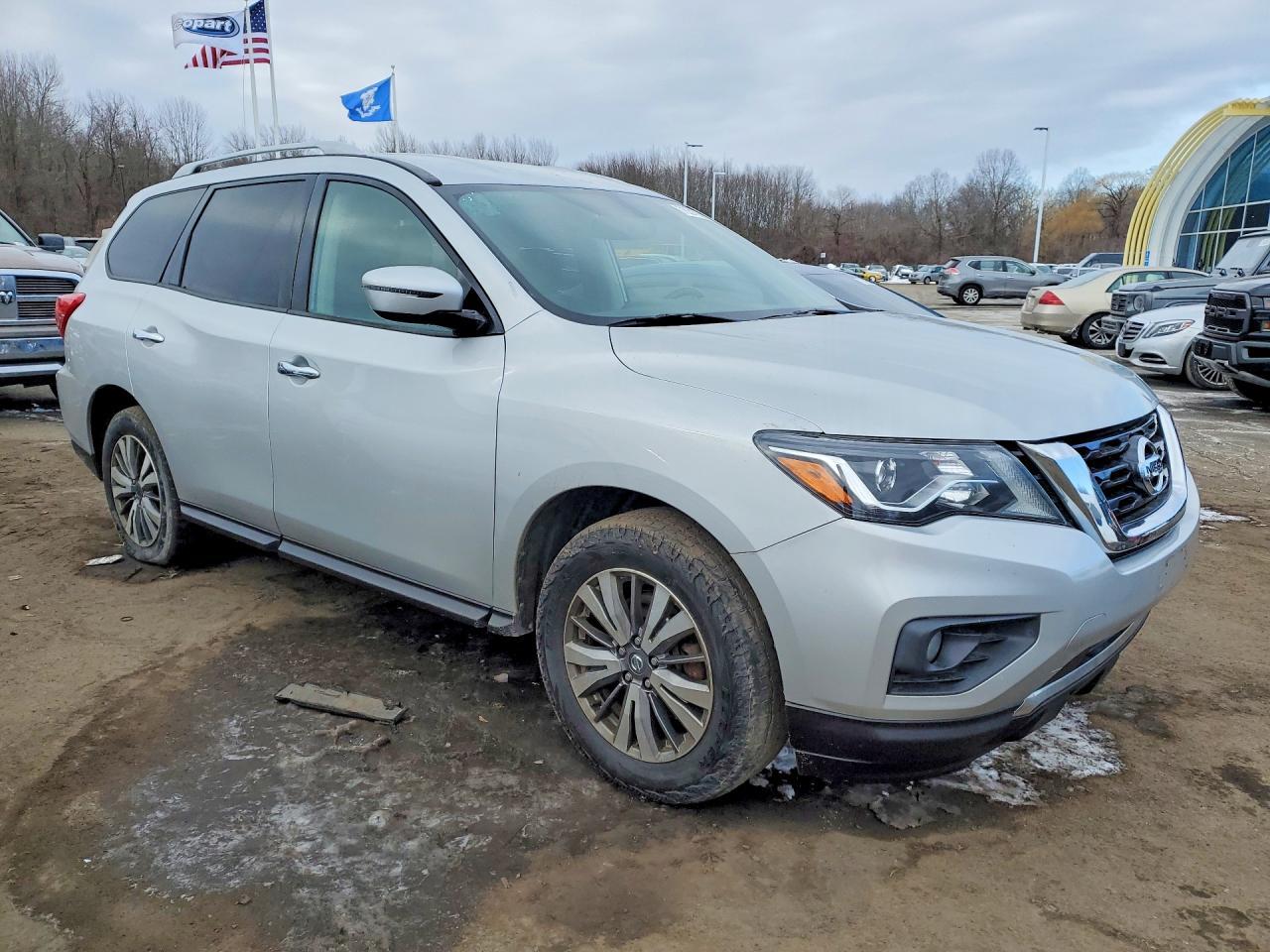 2019 Nissan Pathfinder S - Image 4