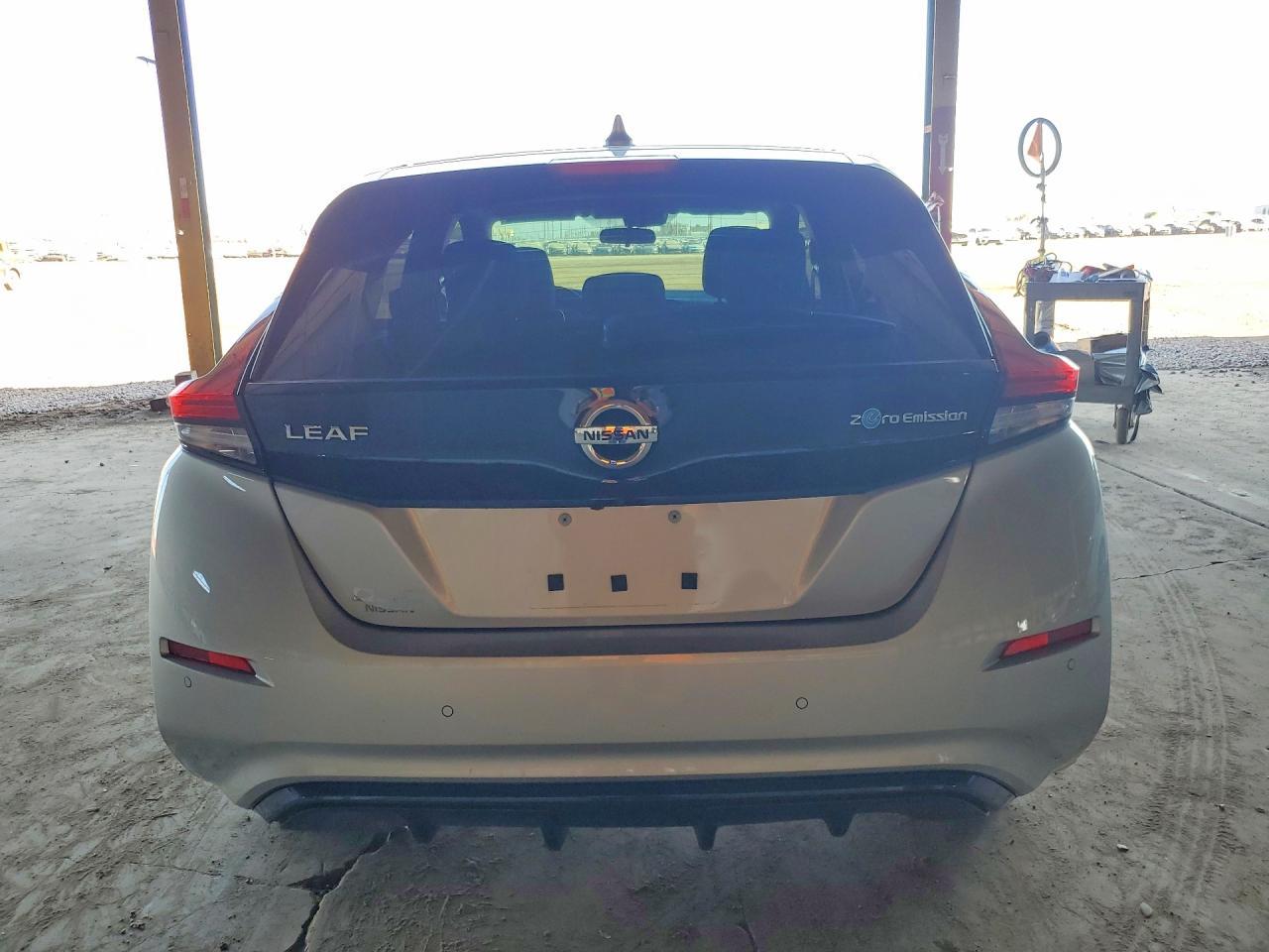 2022 Nissan Leaf S - Image 6