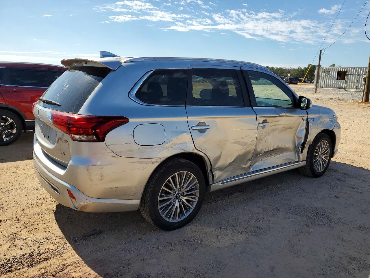 2021 Mitsubishi Outlander Fe - Image 3