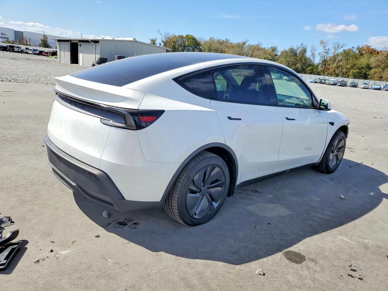 2026 Tesla Model Y - Фото 3