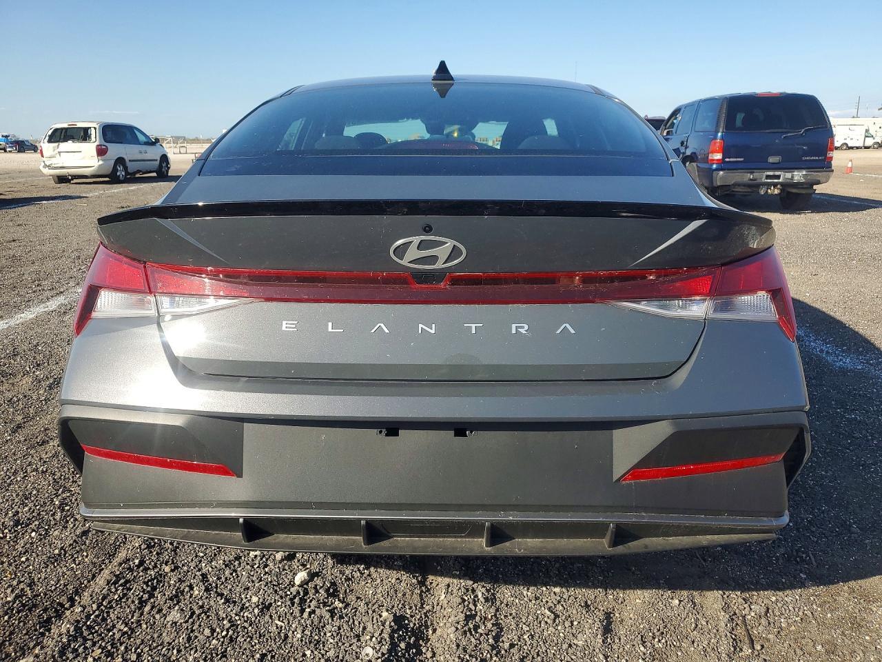 2025 Hyundai Elantra Sel Sport - Фото 6