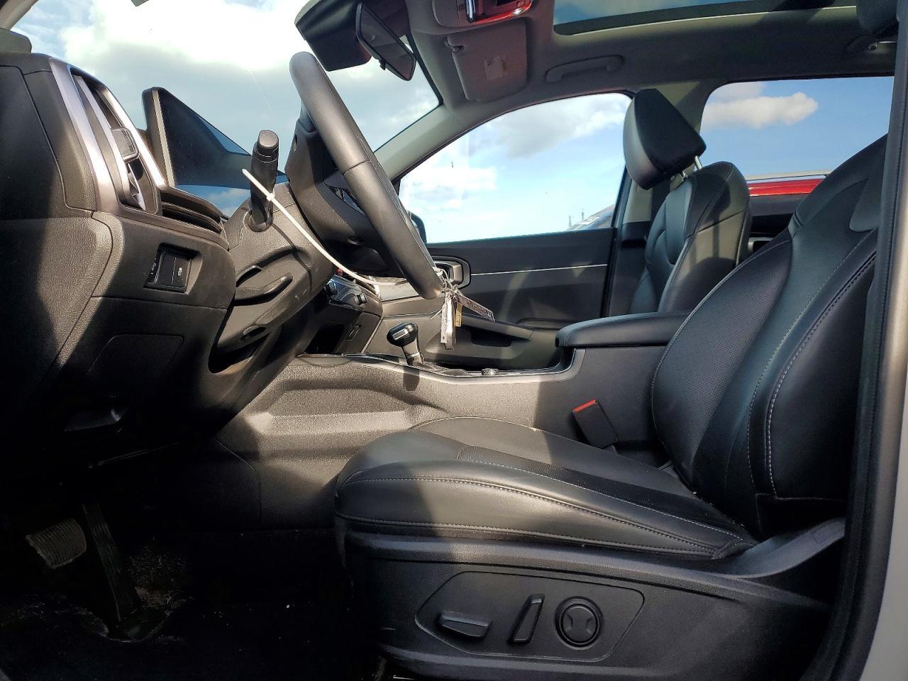 2025 Kia Sorento S - Image 7