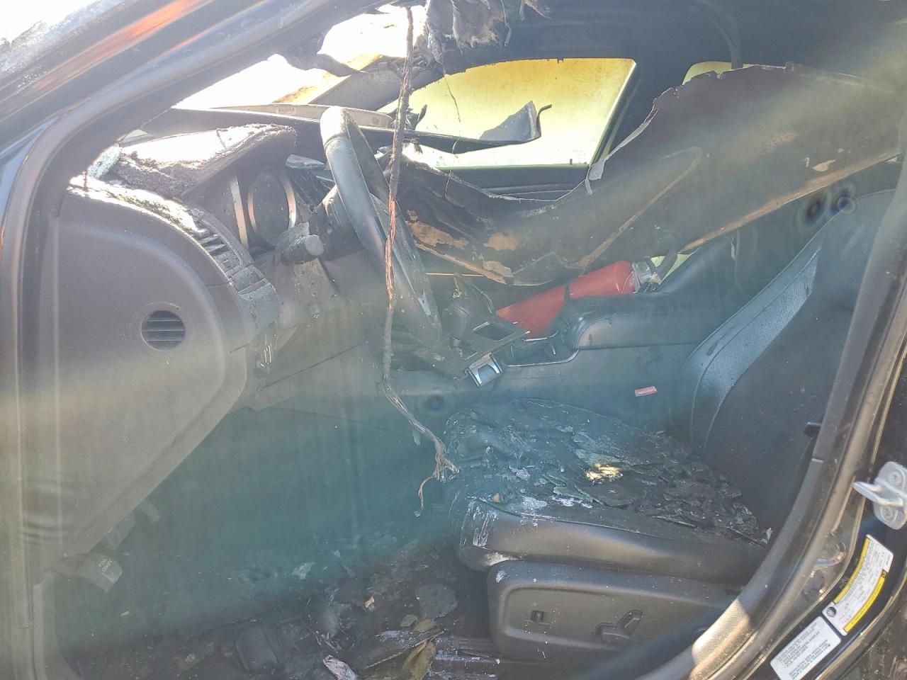 2013 Chrysler 300C - Image 7