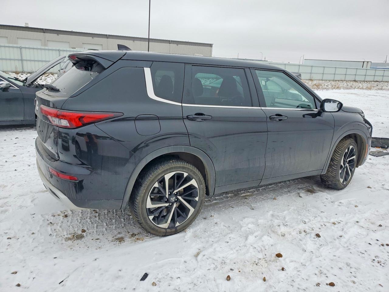 2022 Mitsubishi Outlander Se - Фото 3