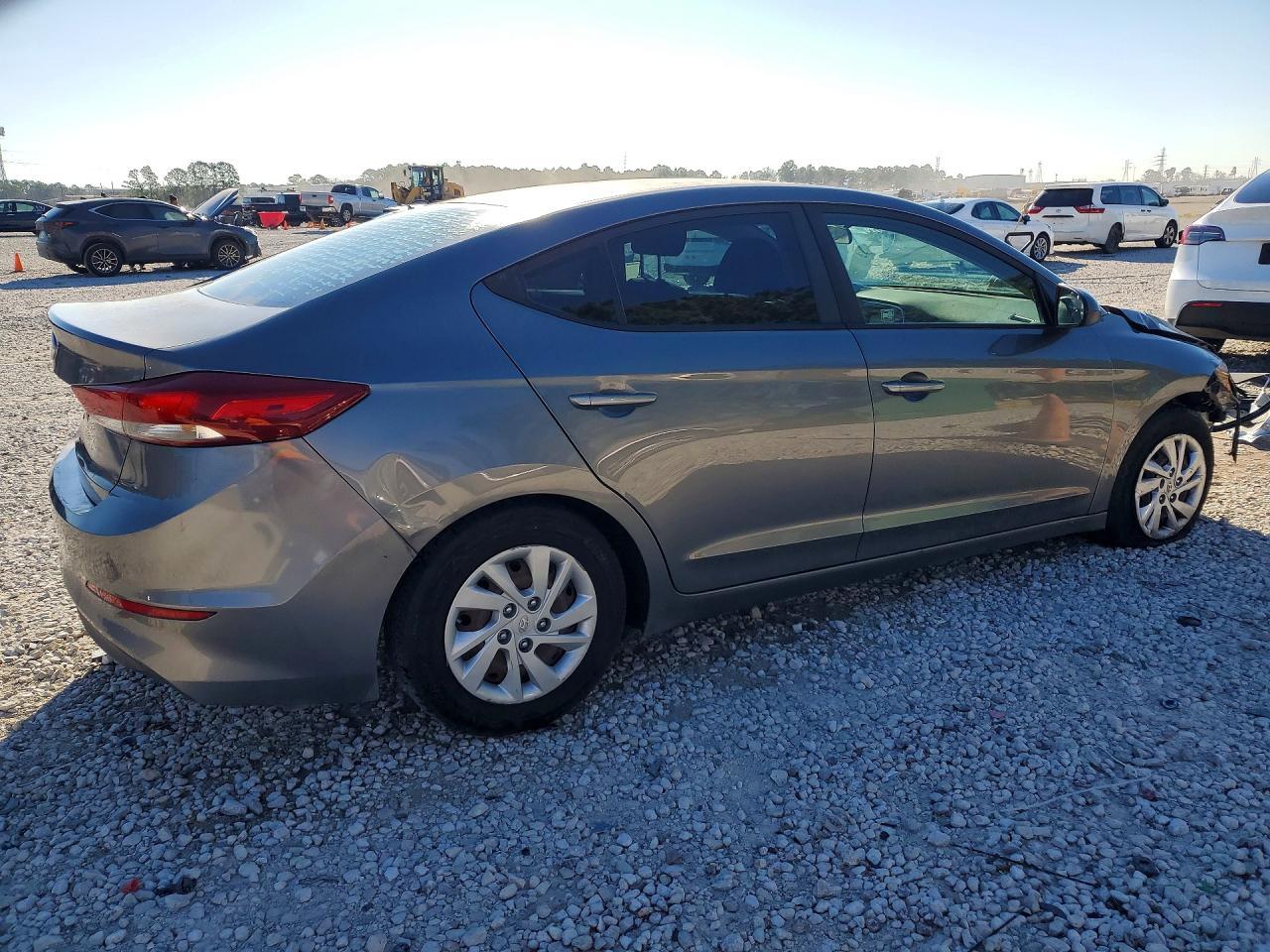 2018 Hyundai Elantra Se - Image 3
