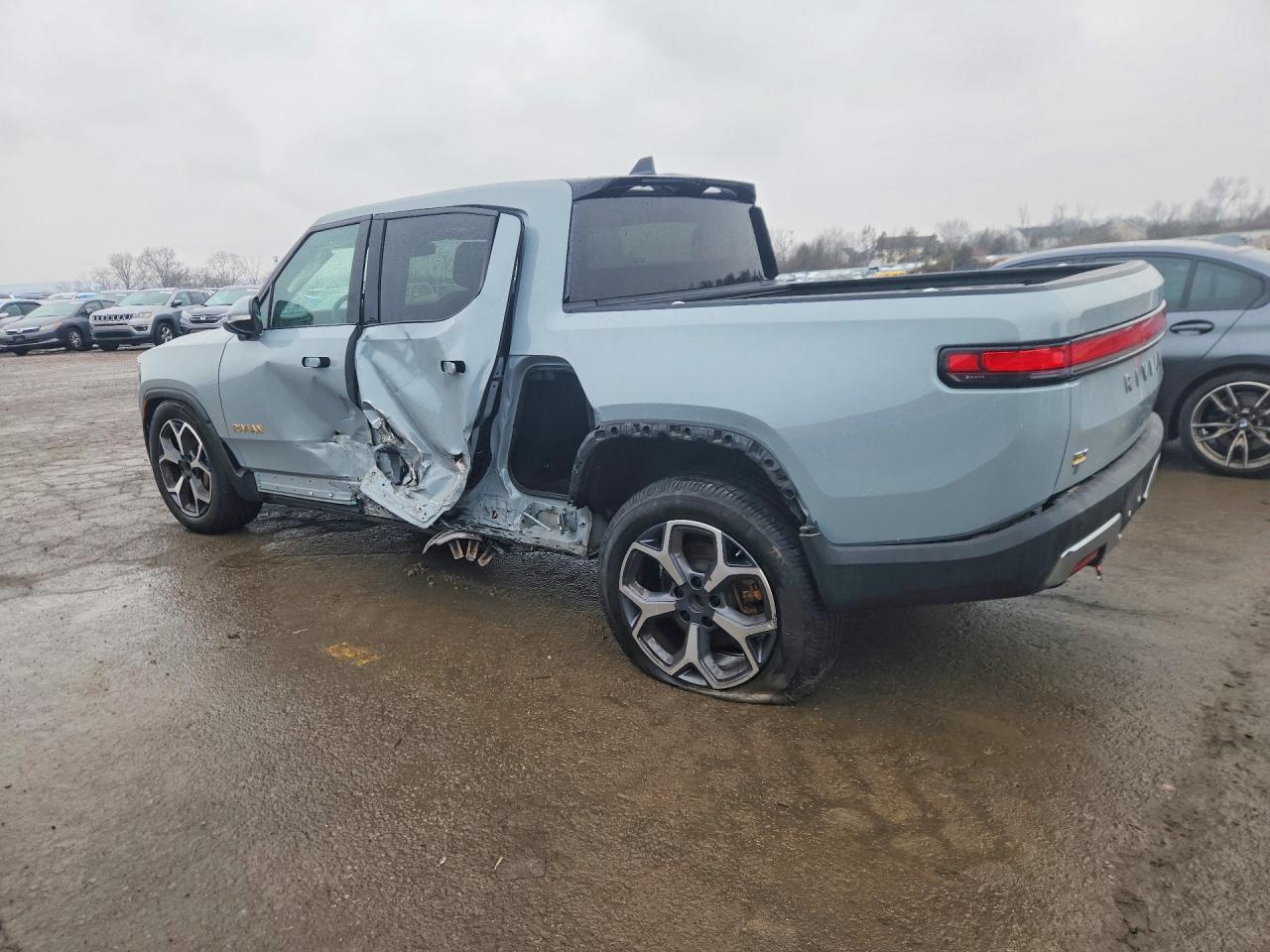2023 Rivian R1T Adventure - Фото 2