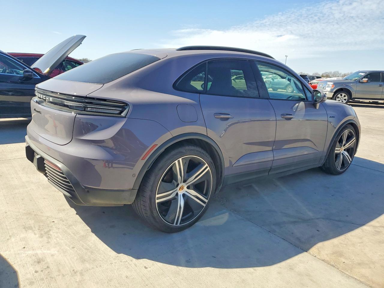 2025 Porsche Macan 4S - Image 3