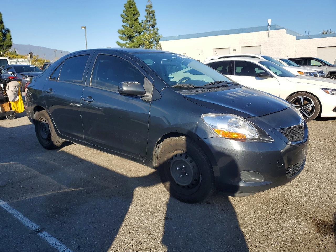 2011 Toyota Yaris - Image 4