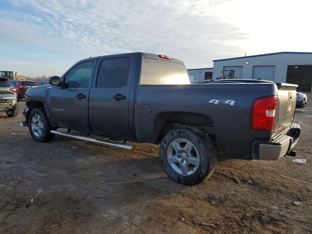 2011 Chevrolet Silverado K1500 Hybrid - Image 2