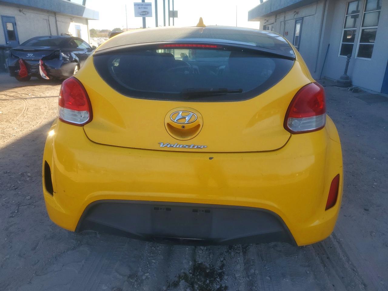 2015 Hyundai Veloster - Фото 6