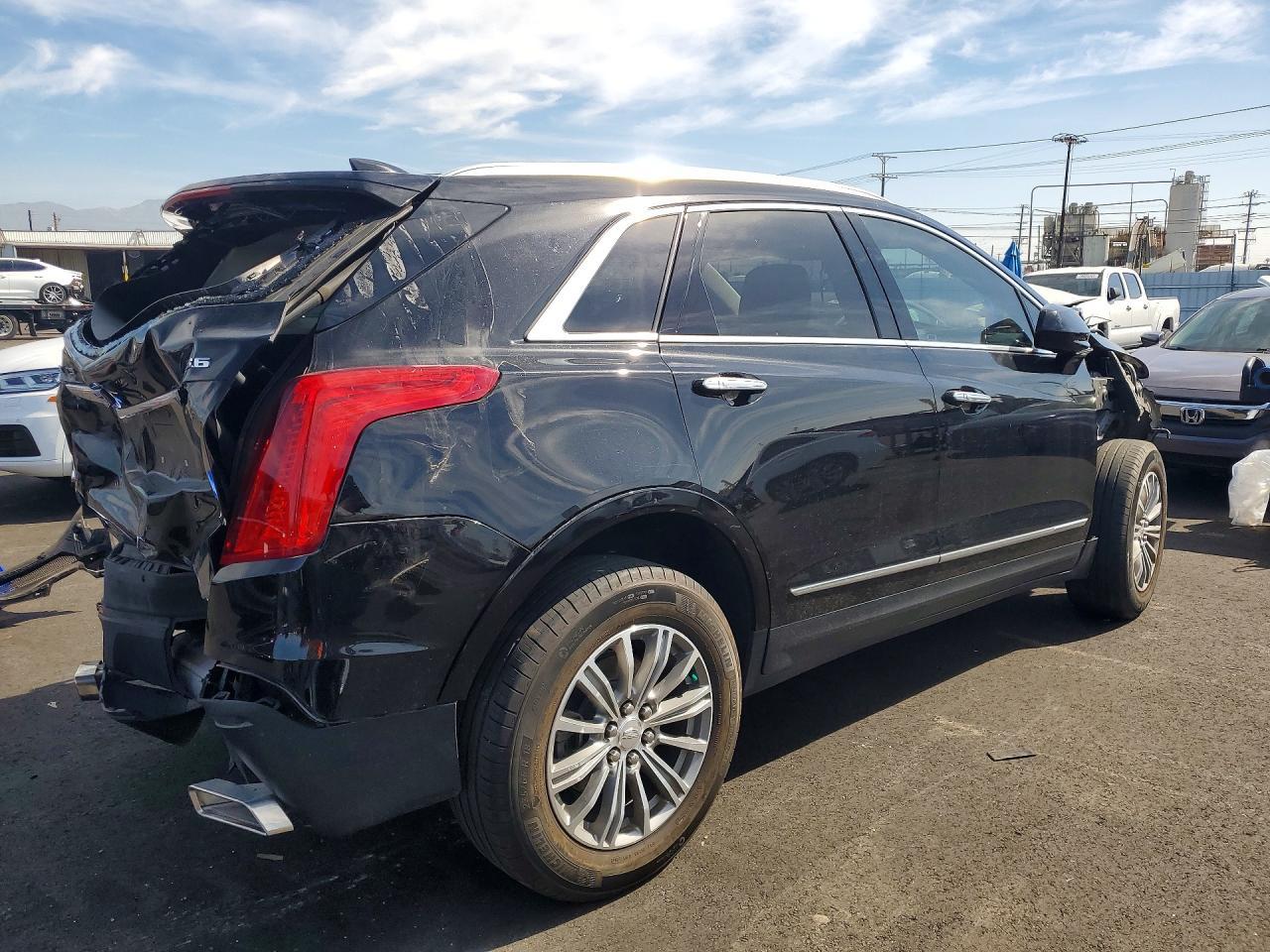 2017 Cadillac Xt5 Luxury - Image 3