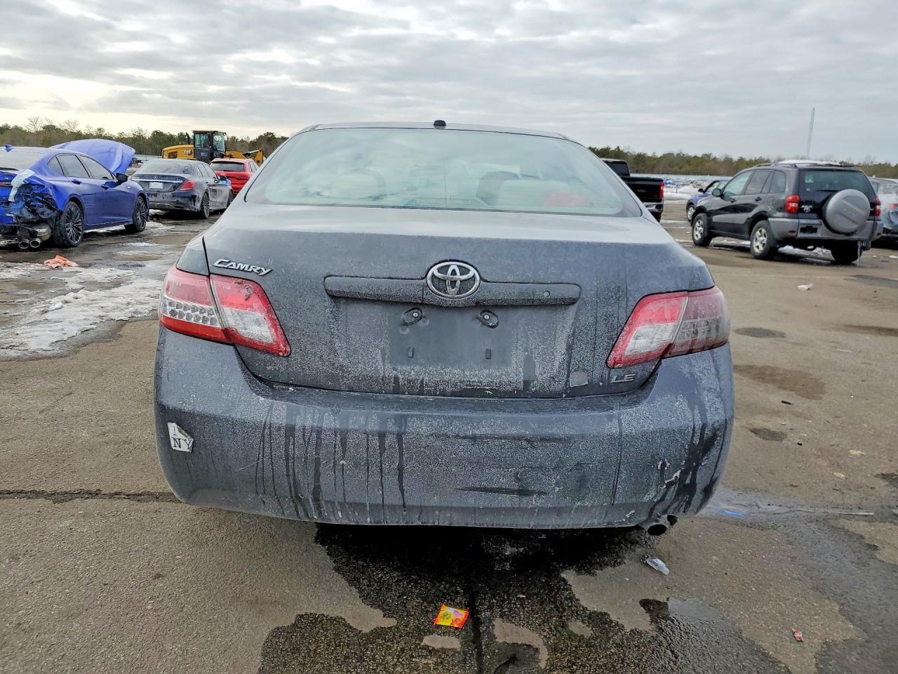 2011 Toyota Camry Base - Фото 6