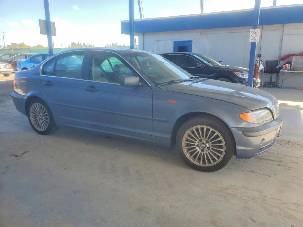 2002 BMW 330 Xi - Image 4